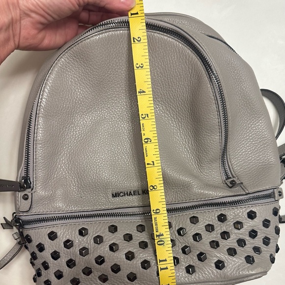 Michael Kors Rhea, elephant gray backpack bag with gunmetal zippers - Picture 10 of 14